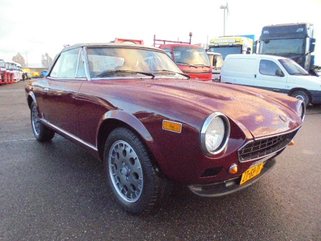 Fiat 124 SPIDER 2000 USA - Auto: pilt 3 Fiat 124 SPIDER 2000 USA - Auto: pilt 3