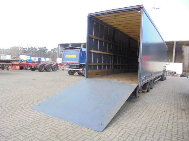 Fruehauf ONCZ 30-218 A - Madal platvormpoolhaagis: pilt 2 Fruehauf ONCZ 30-218 A - Madal platvormpoolhaagis: pilt 2