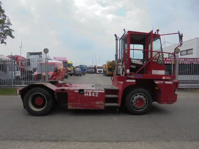MOL YM 225/4X2 40 KM/H - Laotraktor: pilt 4 MOL YM 225/4X2 40 KM/H - Laotraktor: pilt 4