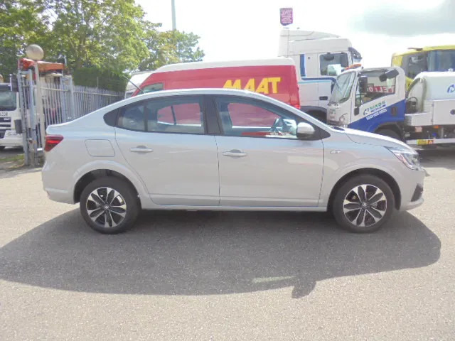 Renault Taliant 1.0 TURBO NEW TAX FREE - Sedaan: pilt 4 Renault Taliant 1.0 TURBO NEW TAX FREE - Sedaan: pilt 4
