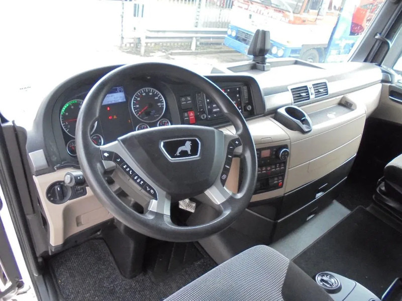 Interior photo 1: Sadulveok MAN TGX 18.420