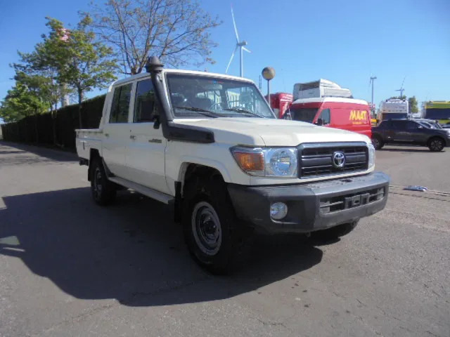 Toyota Land Cruiser HJ79L 4X4 CREWCAB PICKUP EXPORT OUTSIDE EU ONLY - Pikap: pilt 3 Toyota Land Cruiser HJ79L 4X4 CREWCAB PICKUP EXPORT OUTSIDE EU ONLY - Pikap: pilt 3
