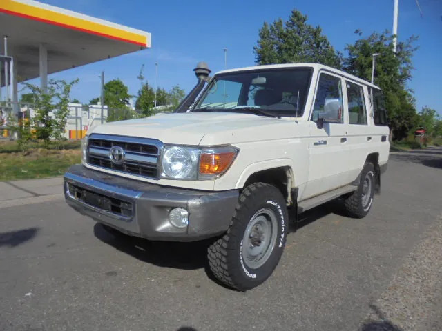 Toyota Land Cruiser HZJ76L 4X4 EXPORT OUTSIDE EU ONLY - Auto: pilt 1 Toyota Land Cruiser HZJ76L 4X4 EXPORT OUTSIDE EU ONLY - Auto: pilt 1