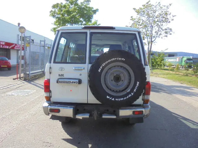 Toyota Land Cruiser HZJ76L 4X4 EXPORT OUTSIDE EU ONLY - Auto: pilt 5 Toyota Land Cruiser HZJ76L 4X4 EXPORT OUTSIDE EU ONLY - Auto: pilt 5