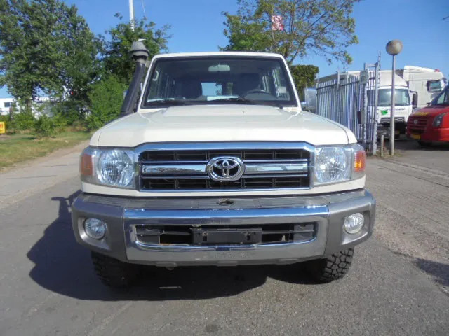 Toyota Land Cruiser HZJ76L 4X4 EXPORT OUTSIDE EU ONLY - Auto: pilt 2 Toyota Land Cruiser HZJ76L 4X4 EXPORT OUTSIDE EU ONLY - Auto: pilt 2