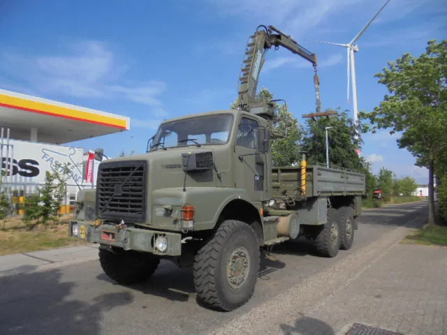 Volvo N 10 6X6 L + FASSI - Madelveok/ Platvormveok, Kraanaga veoauto: pilt 1 Volvo N 10 6X6 L + FASSI - Madelveok/ Platvormveok, Kraanaga veoauto: pilt 1