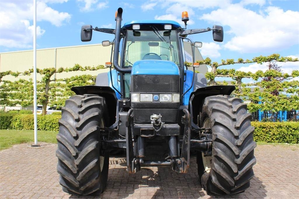 Traktor New Holland TM175: pilt 10