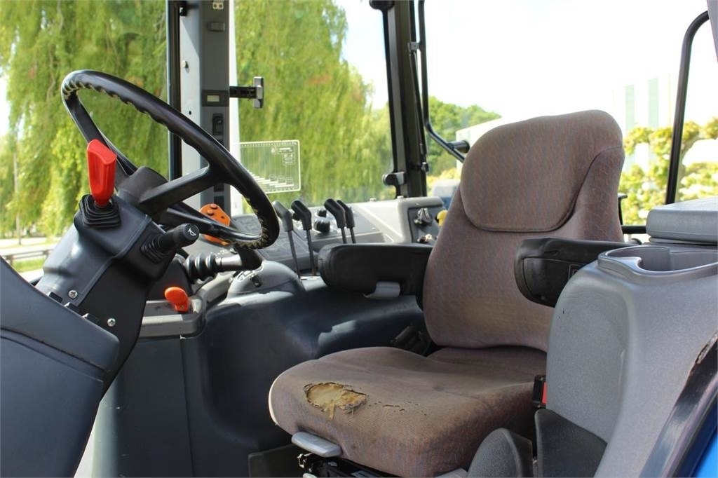 Traktor New Holland TM175: pilt 12