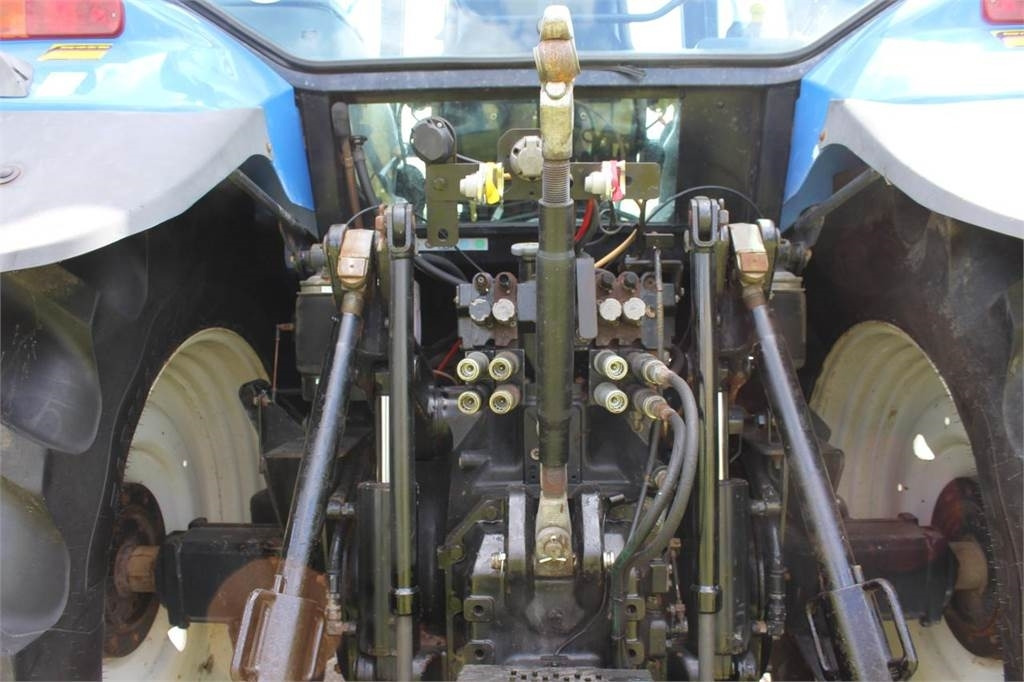 Traktor New Holland TM175: pilt 6