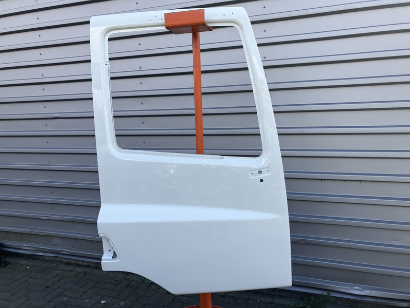 DAF CF (Meerdere types) Portier Rechts DAF 1355334 - Uks ja varuosad - Veoauto: pilt 1 DAF CF (Meerdere types) Portier Rechts DAF 1355334 - Uks ja varuosad - Veoauto: pilt 1