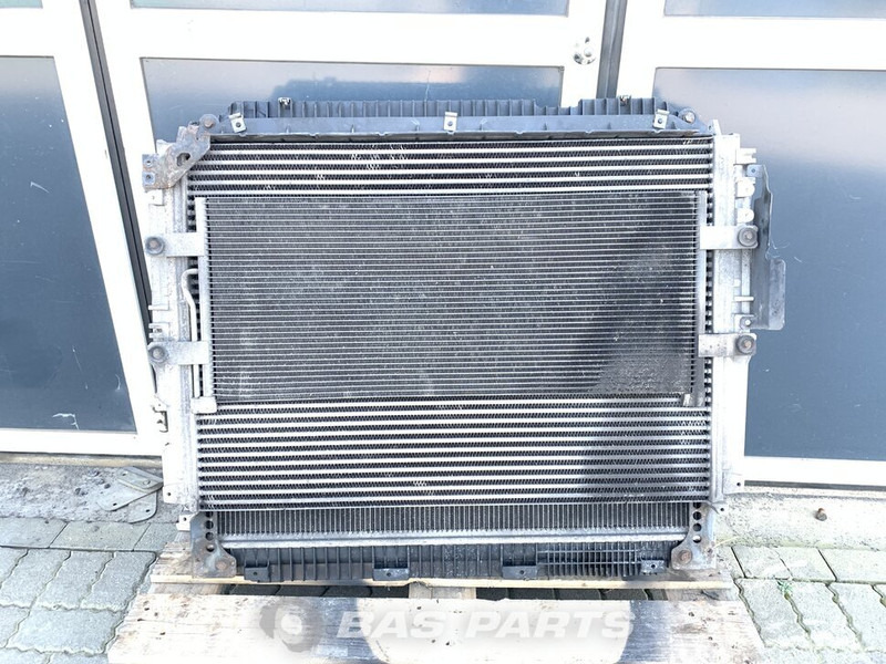 Mercedes-Benz Actros MP4 - Radiaator - Veoauto: pilt 2 Mercedes-Benz Actros MP4 - Radiaator - Veoauto: pilt 2