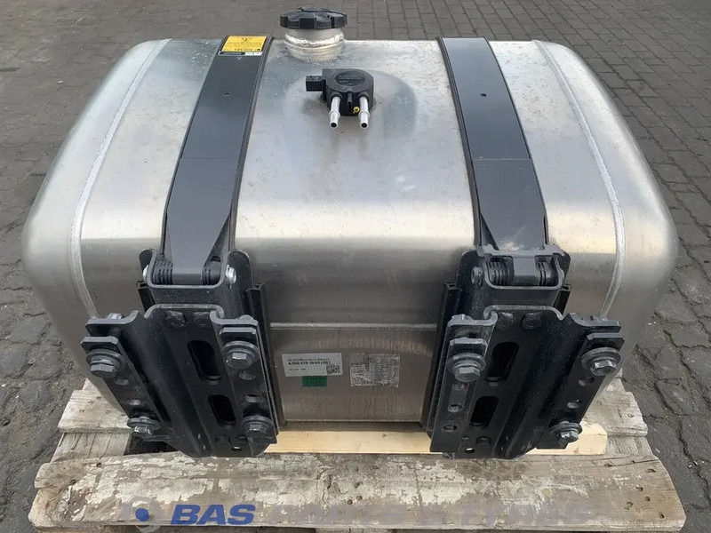 Mercedes-Benz Brandstoftank Mercedes 290 Liter A 960 470 00 04 - Kütusepaak - Veoauto: pilt 3 Mercedes-Benz Brandstoftank Mercedes 290 Liter A 960 470 00 04 - Kütusepaak - Veoauto: pilt 3