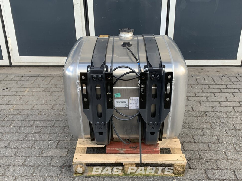 Mercedes-Benz Brandstoftank Mercedes 360 Liter A 960 470 51 04 - Kütusepaak - Veoauto: pilt 3 Mercedes-Benz Brandstoftank Mercedes 360 Liter A 960 470 51 04 - Kütusepaak - Veoauto: pilt 3