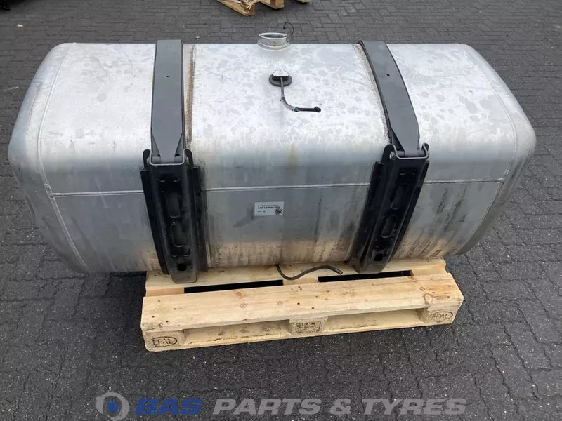Mercedes-Benz Brandstoftank Mercedes 630 Liter A 960 470 39 03 - Kütusepaak - Veoauto: pilt 3 Mercedes-Benz Brandstoftank Mercedes 630 Liter A 960 470 39 03 - Kütusepaak - Veoauto: pilt 3