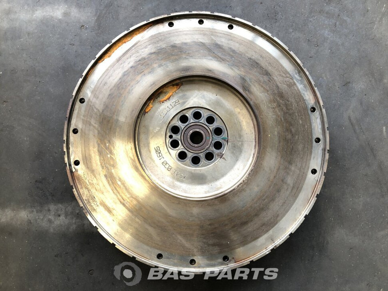 Mercedes-Benz  - Pöördratas - Veoauto: pilt 1 Mercedes-Benz  - Pöördratas - Veoauto: pilt 1