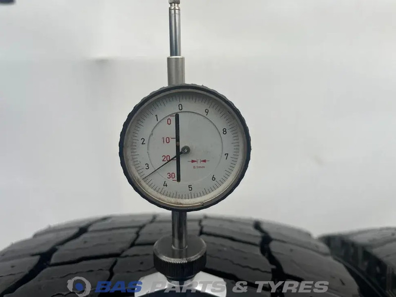 Michelin Remix Michelin Remix 295/60R22.5 X Multi D 150/147 M+S 3PMSF gebruikte set - Rehv - Veoauto: pilt 3 Michelin Remix Michelin Remix 295/60R22.5 X Multi D 150/147 M+S 3PMSF gebruikte set - Rehv - Veoauto: pilt 3