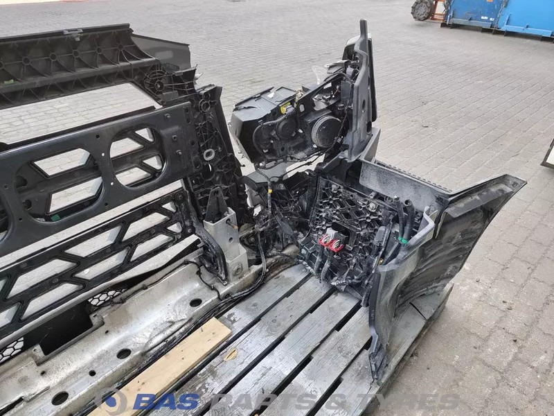 Renault T-Serie Bumper Renault 7482540689 - Kaitseraud - Veoauto: pilt 4 Renault T-Serie Bumper Renault 7482540689 - Kaitseraud - Veoauto: pilt 4