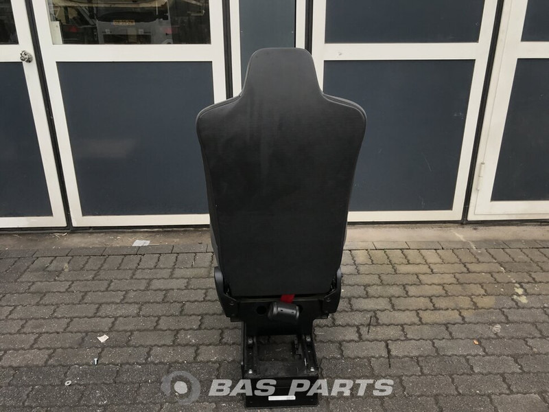 Renault T-Serie - Iste - Veoauto: pilt 3 Renault T-Serie - Iste - Veoauto: pilt 3
