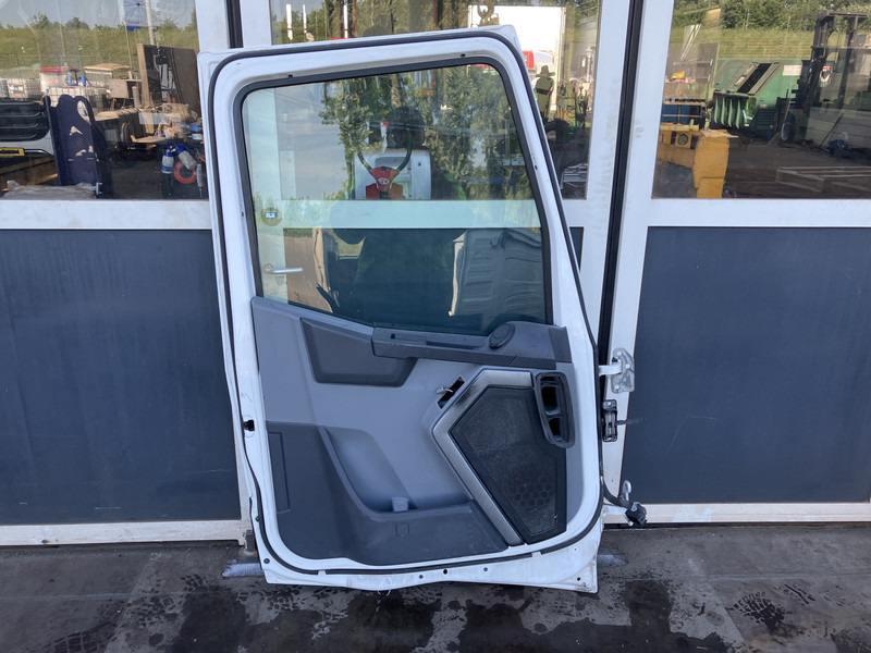 Renault T-Serie - Uks ja varuosad - Veoauto: pilt 2 Renault T-Serie - Uks ja varuosad - Veoauto: pilt 2