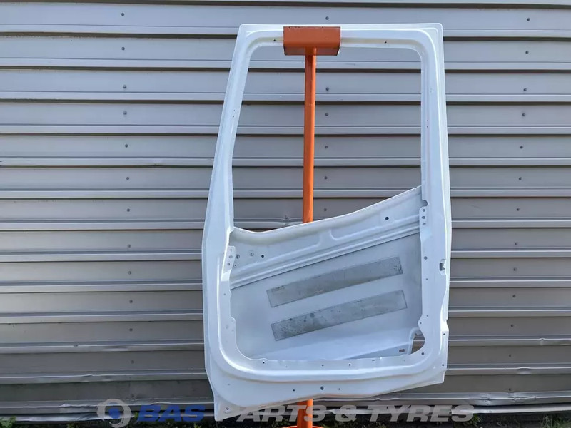 Renault T-Serie Portier Rechts Renault 7482702818 - Uks ja varuosad - Veoauto: pilt 2 Renault T-Serie Portier Rechts Renault 7482702818 - Uks ja varuosad - Veoauto: pilt 2