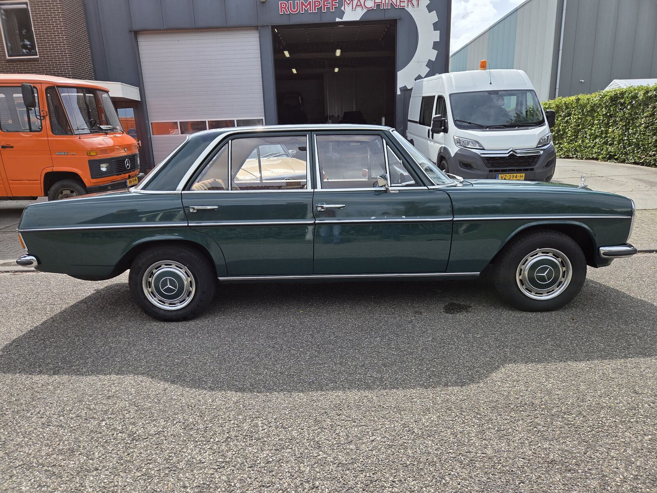 Mercedes-Benz 220 (W115) auto - Auto: pilt 4 Mercedes-Benz 220 (W115) auto - Auto: pilt 4