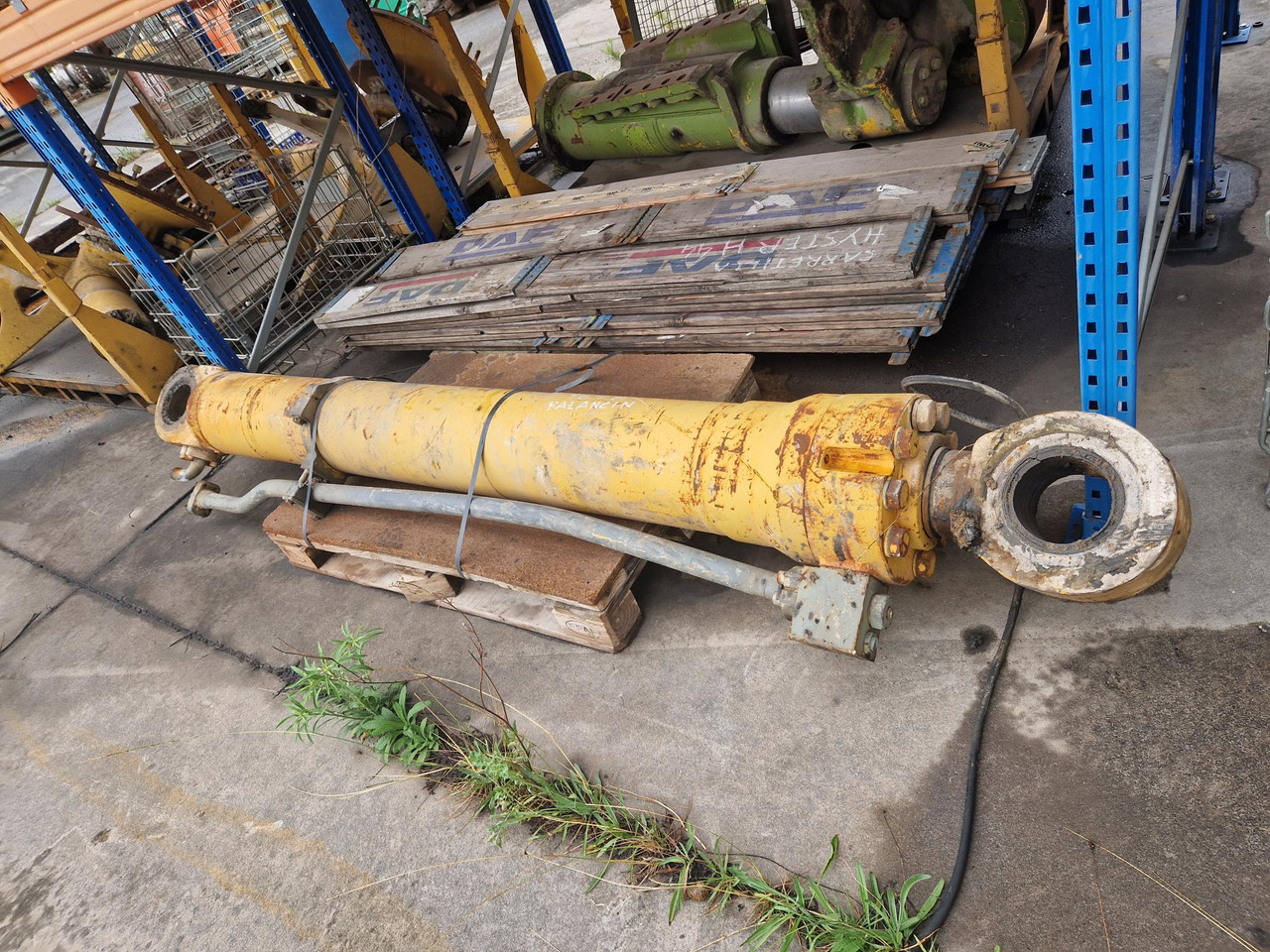 BOTELLA DE BALANCIN DE LIEBHERR R964B - Hüdrauliline silinder - Ehitusmasinad: pilt 1 BOTELLA DE BALANCIN DE LIEBHERR R964B - Hüdrauliline silinder - Ehitusmasinad: pilt 1