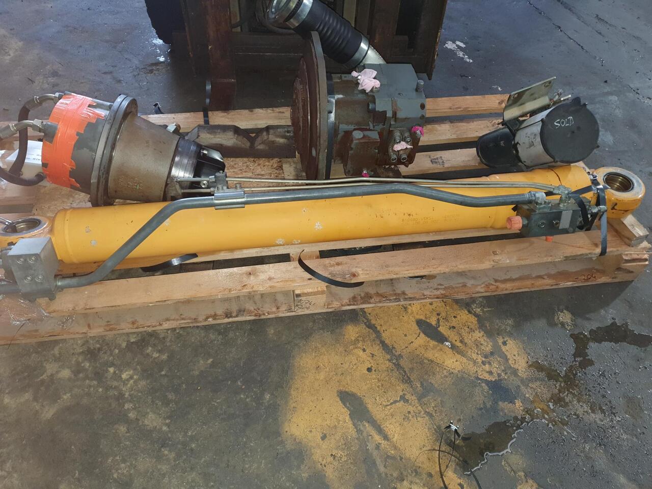 BOTELLA DE BALANCIN LIEBHER R904C - Hüdrauliline silinder - Lintekskavaator: pilt 3 BOTELLA DE BALANCIN LIEBHER R904C - Hüdrauliline silinder - Lintekskavaator: pilt 3