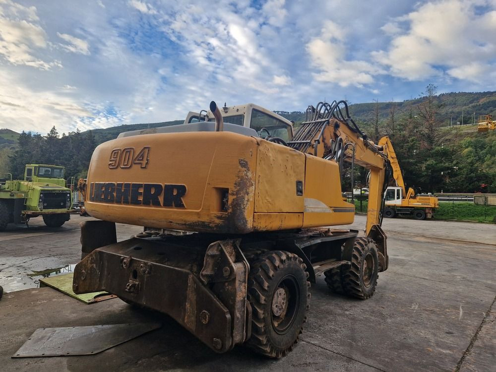 LIEBHERR A904C - Ratastel ekskavaator: pilt 3 LIEBHERR A904C - Ratastel ekskavaator: pilt 3