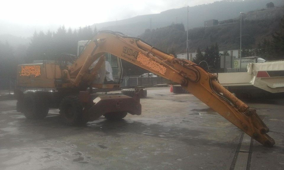 LIEBHERR A904LI S/N: 666-6005 (1998) - Ratastel ekskavaator: pilt 2 LIEBHERR A904LI S/N: 666-6005 (1998) - Ratastel ekskavaator: pilt 2