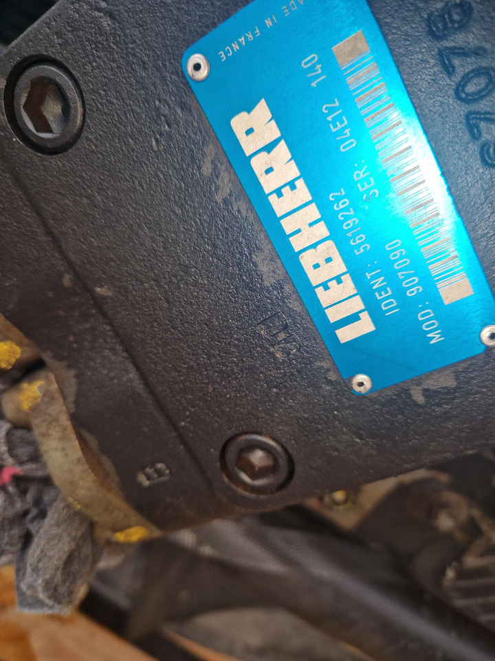 RADIADOR LIEBHERR R914B - Radiaator - Ehitusmasinad: pilt 2 RADIADOR LIEBHERR R914B - Radiaator - Ehitusmasinad: pilt 2