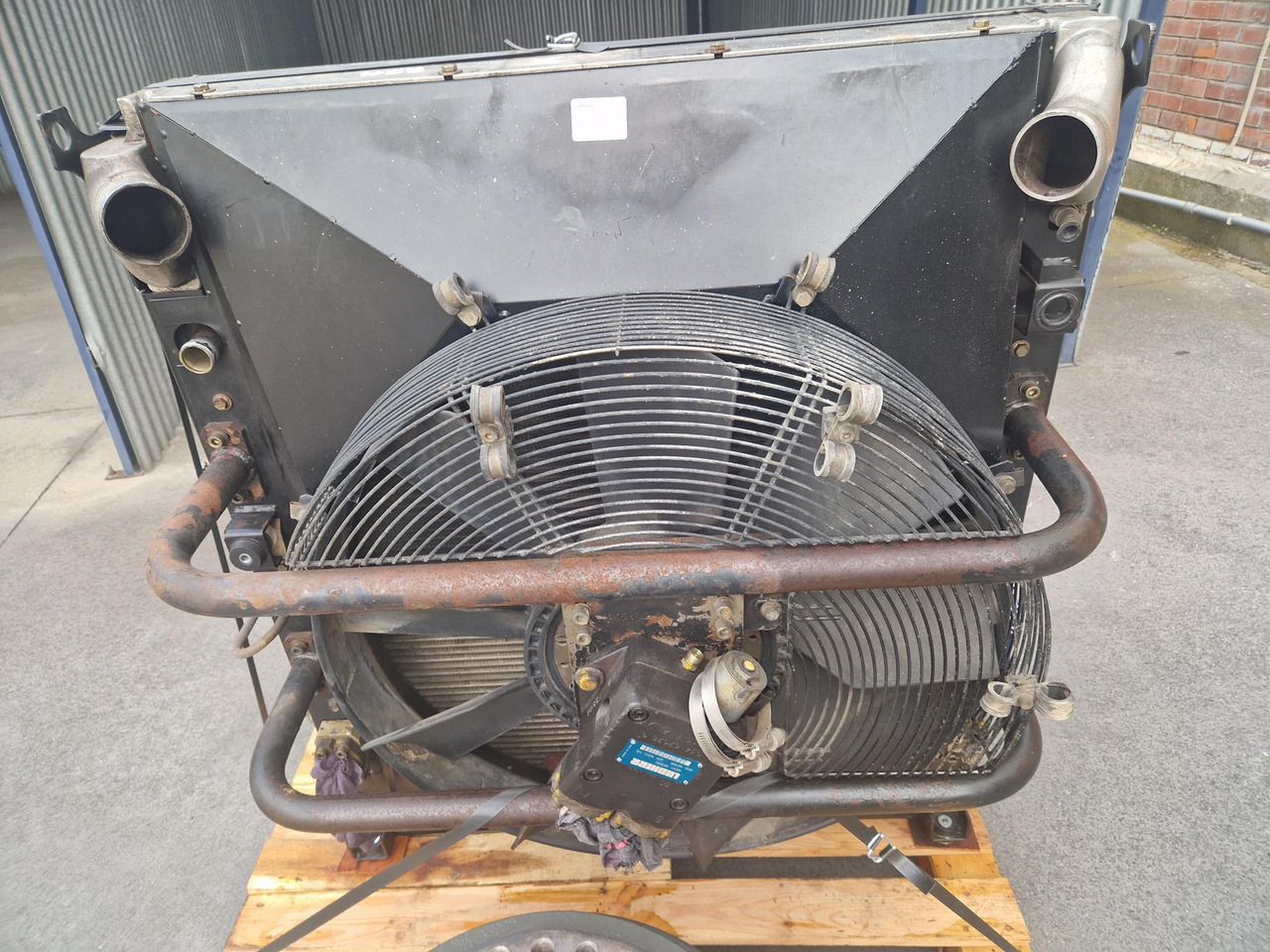 RADIADOR LIEBHERR R914B - Radiaator - Ehitusmasinad: pilt 3 RADIADOR LIEBHERR R914B - Radiaator - Ehitusmasinad: pilt 3