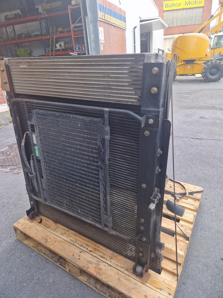 RADIADOR LIEBHERR R914B - Radiaator - Ehitusmasinad: pilt 4 RADIADOR LIEBHERR R914B - Radiaator - Ehitusmasinad: pilt 4