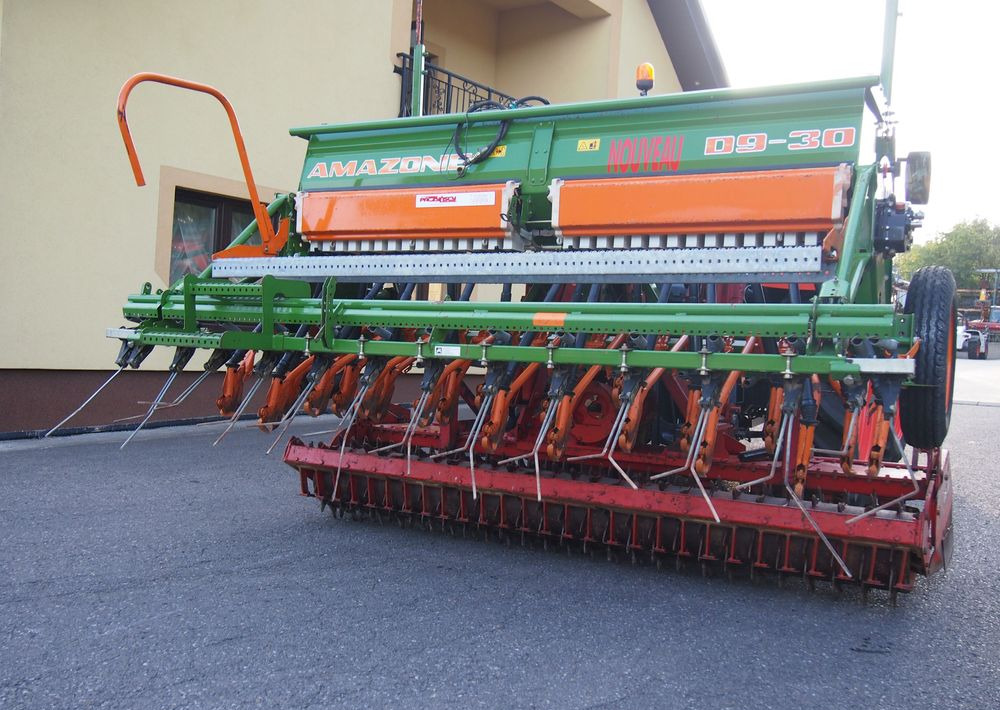 Agregat uprawowo-siewny Amazone HRB 301 I D9-30 2005 Agregat uprawowo siewny KUHN AMAZONE szerokość robocza 3m - Kombain-külvimasin: pilt 1 Agregat uprawowo-siewny Amazone HRB 301 I D9-30 2005 Agregat uprawowo siewny KUHN AMAZONE szerokość robocza 3m - Kombain-külvimasin: pilt 1