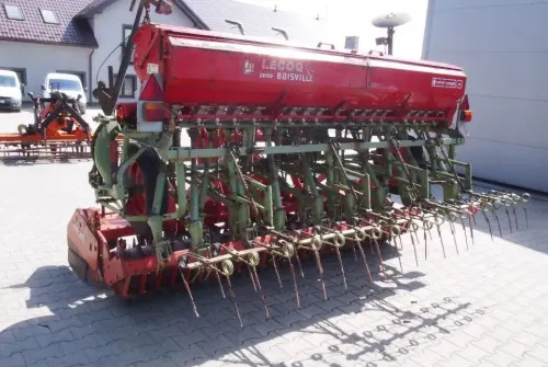 Agregat uprawowo-siewny Kuhn HRB 301 2000 brona aktywna wirująca KUHN NODET - Kombain-külvimasin: pilt 3 Agregat uprawowo-siewny Kuhn HRB 301 2000 brona aktywna wirująca KUHN NODET - Kombain-külvimasin: pilt 3