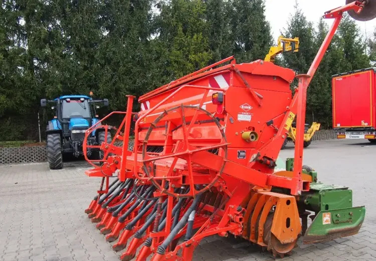 Agregat uprawowo-siewny Kuhn KE303 i INTEGRA 3000 2009 Agrebat uprawowo siewny, brona aktywna AMAZONE i KUHN - Kombain-külvimasin: pilt 3 Agregat uprawowo-siewny Kuhn KE303 i INTEGRA 3000 2009 Agrebat uprawowo siewny, brona aktywna AMAZONE i KUHN - Kombain-külvimasin: pilt 3
