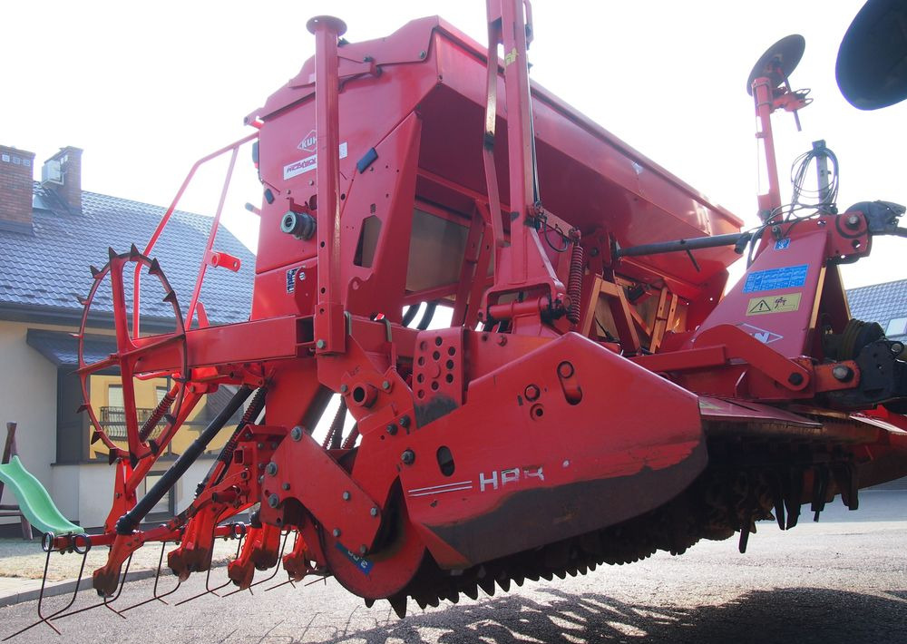 Agregat uprawowo-siewny Kuhn Kuhn HRB302D I INTEGRA 3000 2002 Brona wirowa + siewnik KUHN agregat uprawowo-siewny 3m - Kombain-külvimasin: pilt 3 Agregat uprawowo-siewny Kuhn Kuhn HRB302D I INTEGRA 3000 2002 Brona wirowa + siewnik KUHN agregat uprawowo-siewny 3m - Kombain-külvimasin: pilt 3