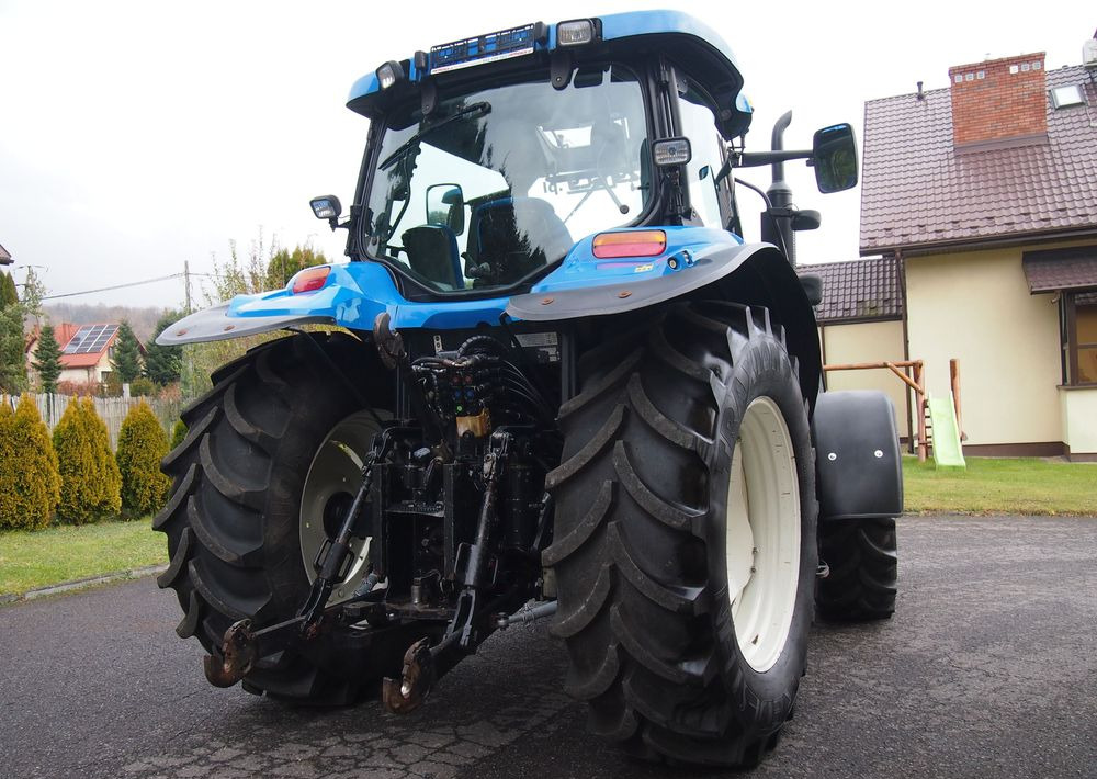 Ciągnik New Holland NH TS125A 6 cylindrów 2004 Ciągnik rolniczy New Holland TS125A - Traktor: pilt 5 Ciągnik New Holland NH TS125A 6 cylindrów 2004 Ciągnik rolniczy New Holland TS125A - Traktor: pilt 5
