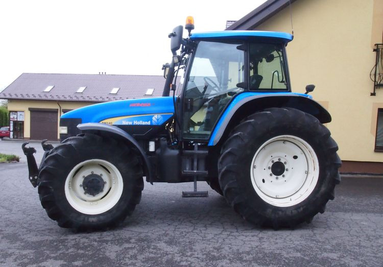 Ciągnik New Holland TM 140 2004 Przedni TUZ - Traktor: pilt 5 Ciągnik New Holland TM 140 2004 Przedni TUZ - Traktor: pilt 5