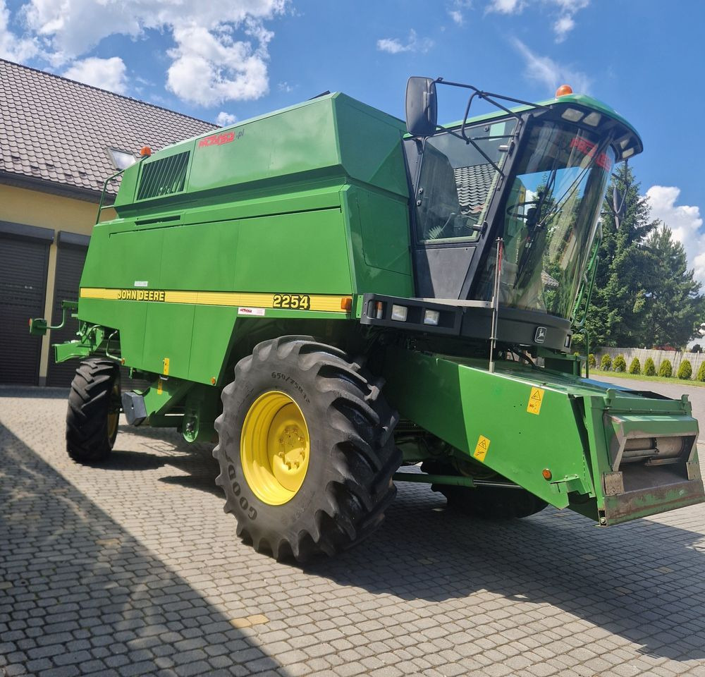 Kombajn zbożawy John deere 2254 2000 Kombajn John Deere JD - Kombain: pilt 1 Kombajn zbożawy John deere 2254 2000 Kombajn John Deere JD - Kombain: pilt 1