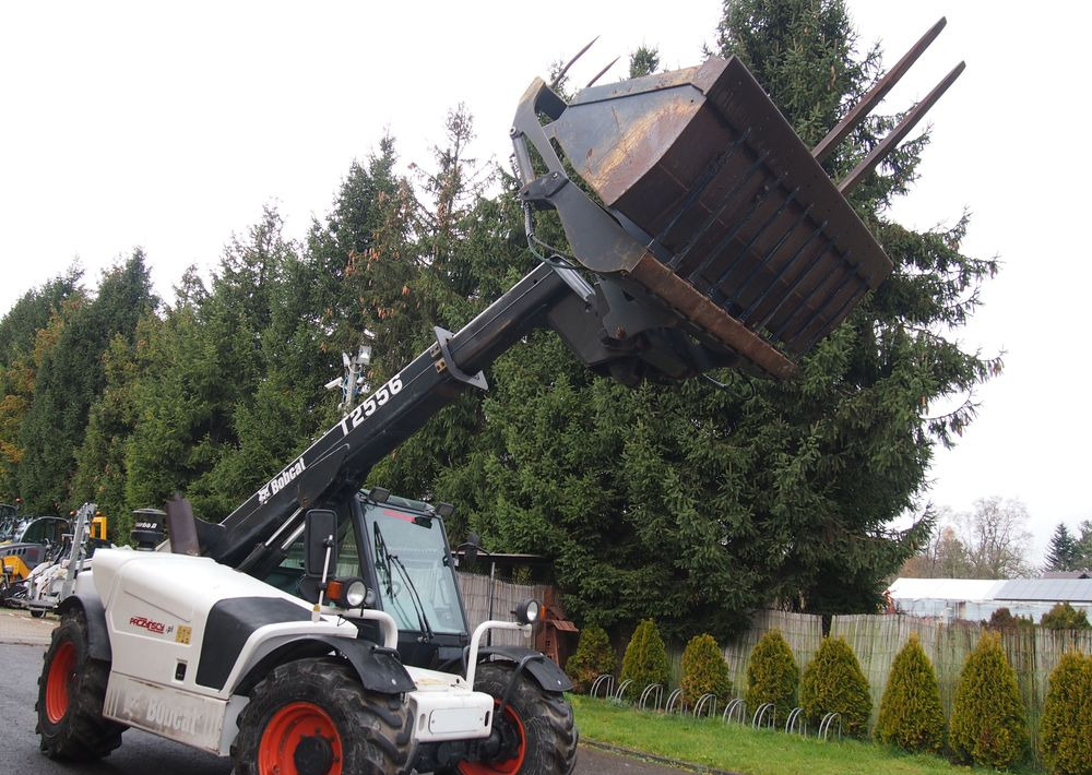 Ładowarka teleskopowa Bobcat T2556 2005 Ładowarka teleskopowa BOBCAT - Teleskooplaadur: pilt 2 Ładowarka teleskopowa Bobcat T2556 2005 Ładowarka teleskopowa BOBCAT - Teleskooplaadur: pilt 2
