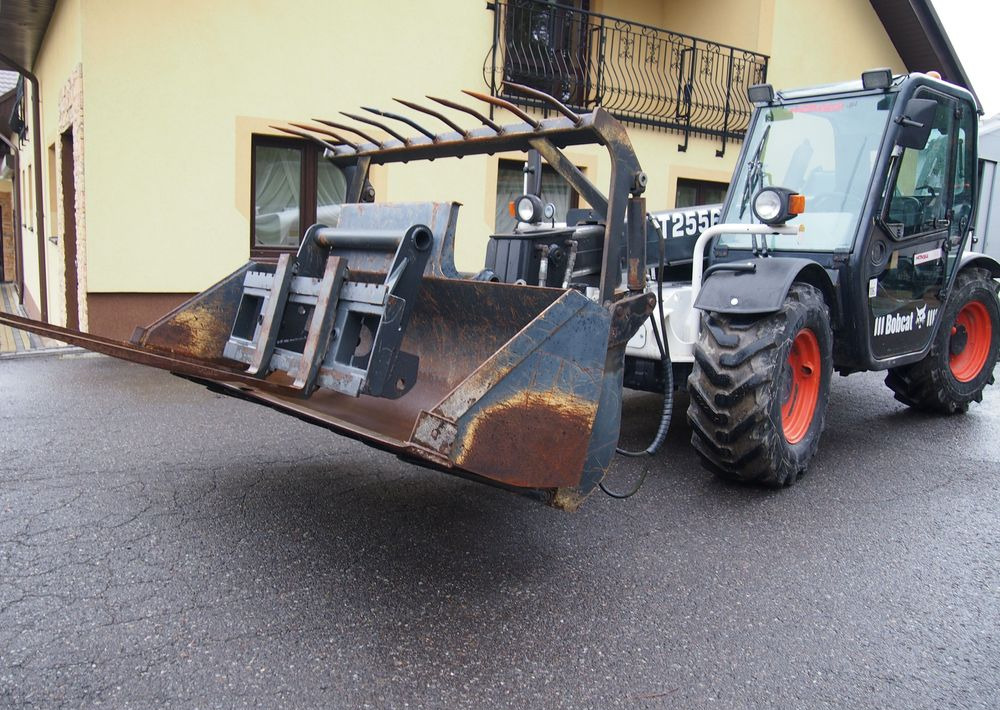 Ładowarka teleskopowa Bobcat T2556 2005 Ładowarka teleskopowa BOBCAT - Teleskooplaadur: pilt 3 Ładowarka teleskopowa Bobcat T2556 2005 Ładowarka teleskopowa BOBCAT - Teleskooplaadur: pilt 3