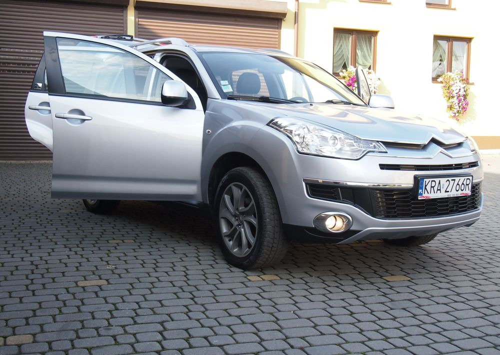 Samochód Citroen C-Crosser 2.2 HDI 2010 Samochód osobowy SUW 4x4 - Auto: pilt 3 Samochód Citroen C-Crosser 2.2 HDI 2010 Samochód osobowy SUW 4x4 - Auto: pilt 3