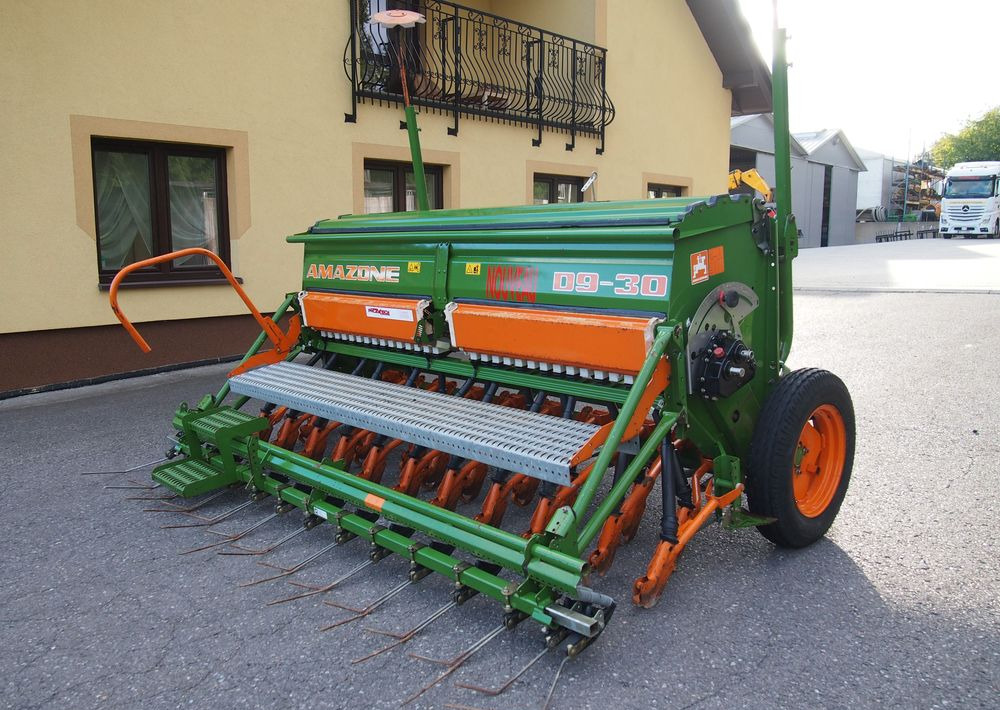 Siewnik Amazone D9 -30 2007 Siewnik Amazone - Külvimasin: pilt 2 Siewnik Amazone D9 -30 2007 Siewnik Amazone - Külvimasin: pilt 2