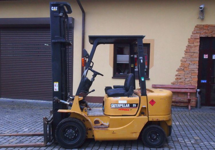 Wózek widłowy Catepillar DP25K 2002 DUPLEX - Diiseltõstuk: pilt 1 Wózek widłowy Catepillar DP25K 2002 DUPLEX - Diiseltõstuk: pilt 1