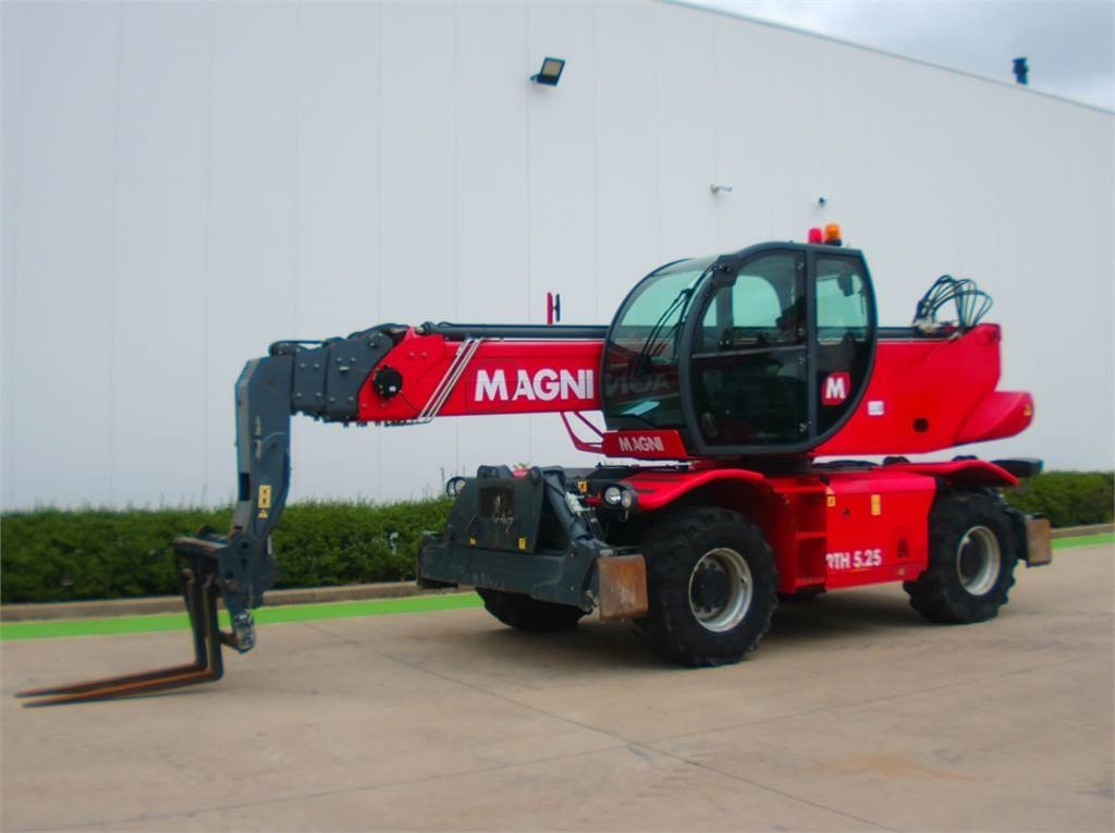 Magni 5.25 SH - Teleskooplaadur: pilt 2 Magni 5.25 SH - Teleskooplaadur: pilt 2