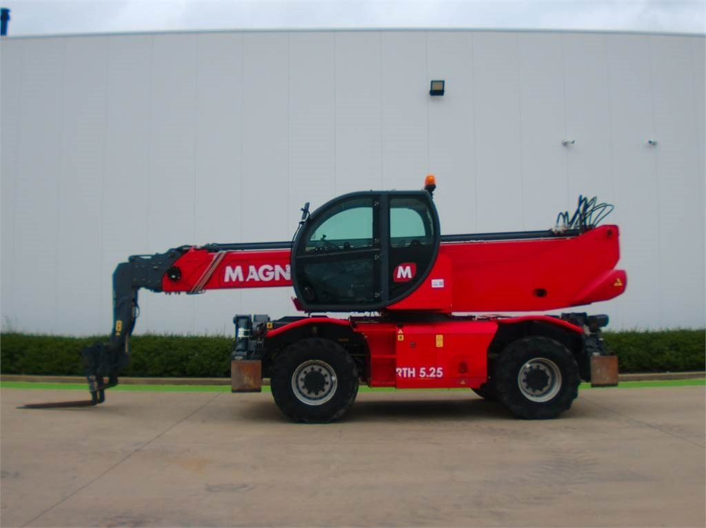 Magni 5.25 SH - Teleskooplaadur: pilt 1 Magni 5.25 SH - Teleskooplaadur: pilt 1