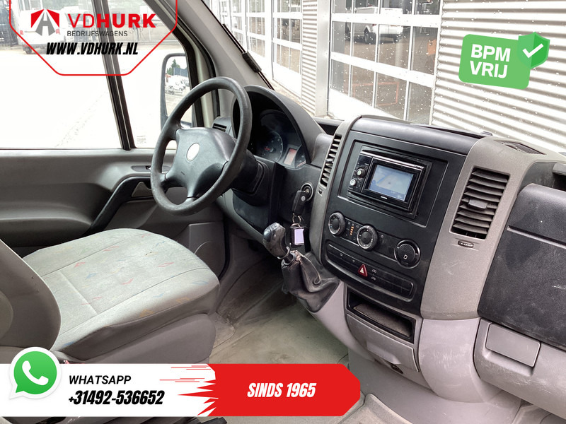 Volkswagen Crafter 35 2.5 TDI EXPORT ONLY Riem V.V/ APK 5-2026/ Imperiaal/ Gev.stoel/ 2.8T trekverm./ Navi/ Trekhaak/ Airco - Kaubik: pilt 3 Volkswagen Crafter 35 2.5 TDI EXPORT ONLY Riem V.V/ APK 5-2026/ Imperiaal/ Gev.stoel/ 2.8T trekverm./ Navi/ Trekhaak/ Airco - Kaubik: pilt 3