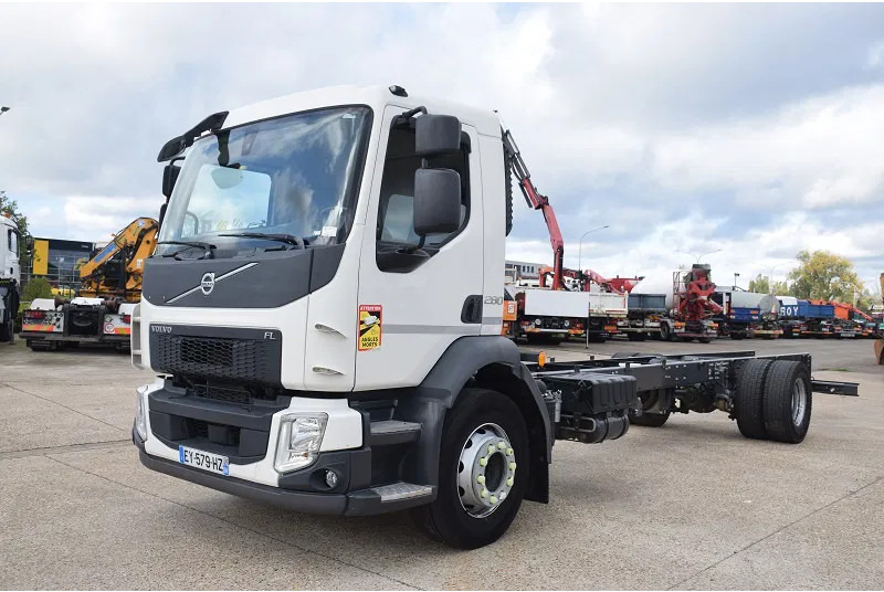 Diversen Volvo FL280 - Kabiinišassiiga veoauto: pilt 3 Diversen Volvo FL280 - Kabiinišassiiga veoauto: pilt 3