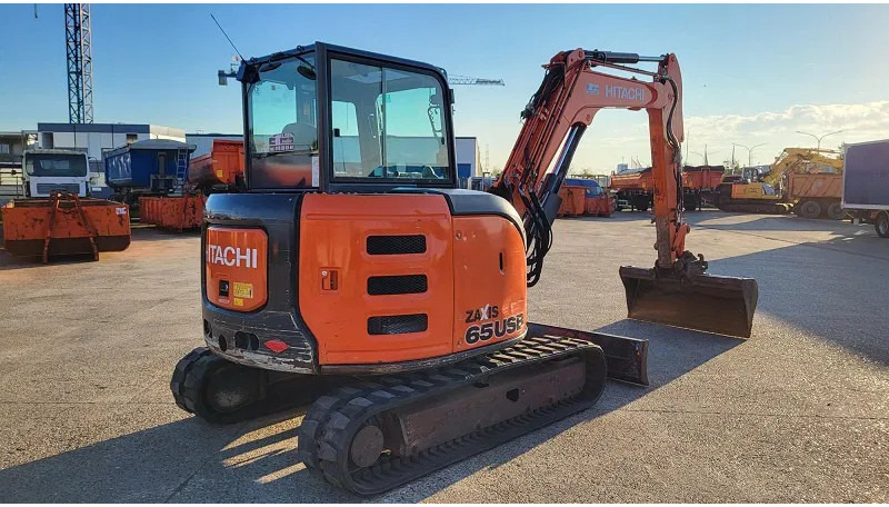 Hitachi ZX65USB-5A CLR - Lintekskavaator: pilt 4 Hitachi ZX65USB-5A CLR - Lintekskavaator: pilt 4