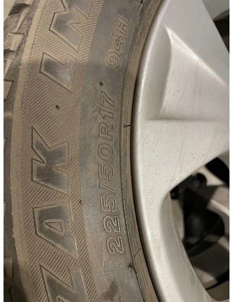 BMW *BMW velgen met Brigdestone banden *225/50 R17 - Rehvid ja veljed - Auto: pilt 4 BMW *BMW velgen met Brigdestone banden *225/50 R17 - Rehvid ja veljed - Auto: pilt 4